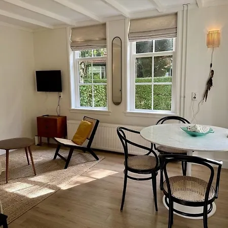 Lovely Centrally Located In In Delightful Surroundings *
