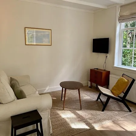 Lovely Centrally Located In In Delightful Surroundings Vakantiehuis *