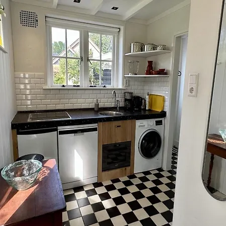 Vakantiehuis Lovely Centrally Located In In Delightful Surroundings *