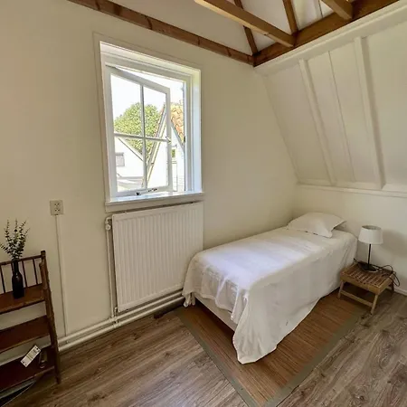 Lovely Centrally Located In In Delightful Surroundings *