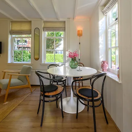 Vakantiehuis Lovely Centrally Located In In Delightful Surroundings *