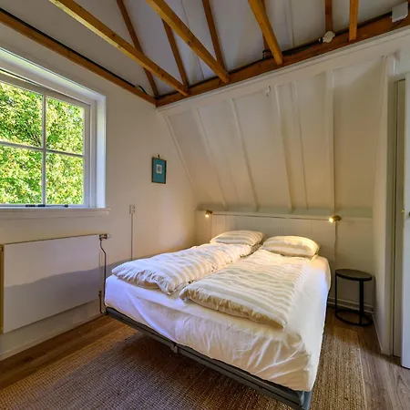 Lovely Centrally Located In In Delightful Surroundings