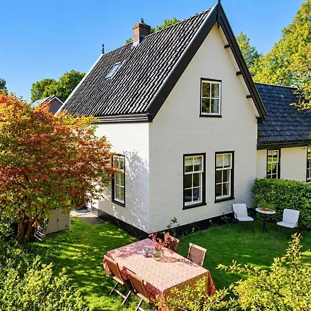 Lovely Centrally Located In In Delightful Surroundings