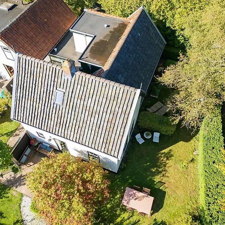 Lovely Centrally Located In In Delightful Surroundings *