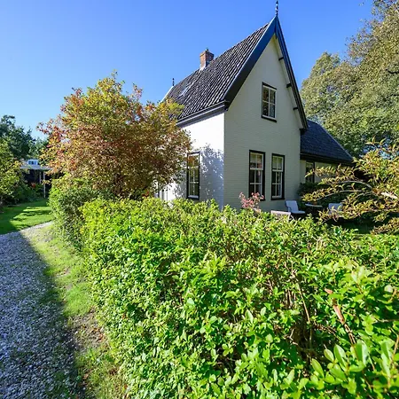 Lovely Centrally Located In In Delightful Surroundings *