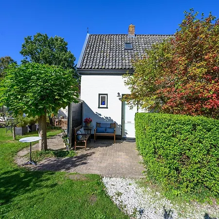Lovely Centrally Located In In Delightful Surroundings Vakantiehuis *