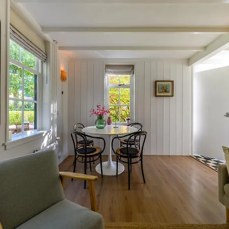 Lovely Centrally Located In In Delightful Surroundings *