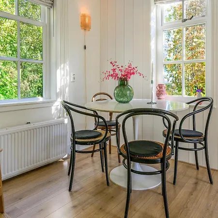 Vakantiehuis Lovely Centrally Located In In Delightful Surroundings