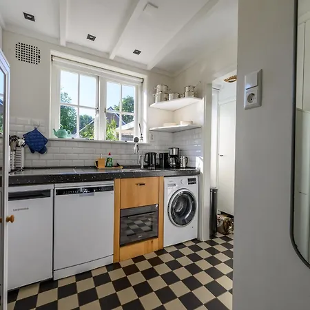 Lovely Centrally Located In In Delightful Surroundings *