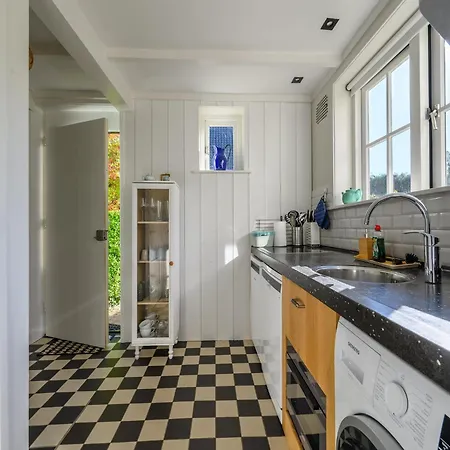 Lovely Centrally Located In In Delightful Surroundings Vakantiehuis Bergen