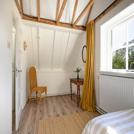 Lovely Centrally Located In In Delightful Surroundings *