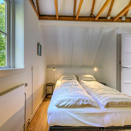Lovely Centrally Located In In Delightful Surroundings Vakantiehuis Bergen