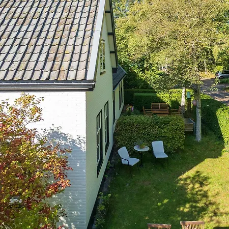 Vakantiehuis Lovely Centrally Located In In Delightful Surroundings *