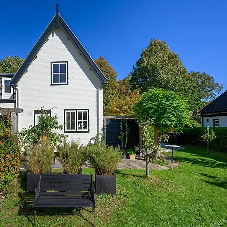 Lovely Centrally Located In In Delightful Surroundings Bergen