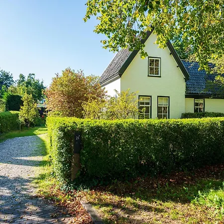 Vakantiehuis Lovely Centrally Located In In Delightful Surroundings *